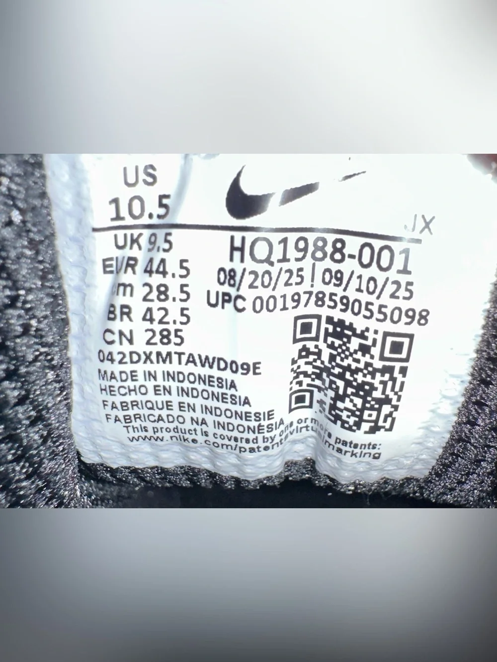 Nike Shox R4 Men’s Sz 10.5 (NEW) Triple Black (NEW) HQ1988 001 (No Box Lid)